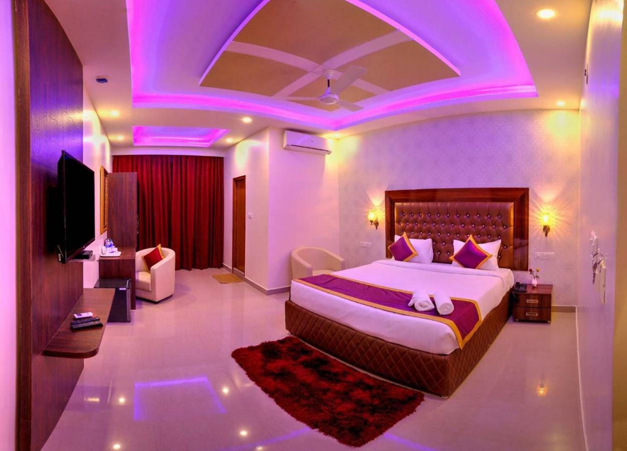 העיר בנגלור Hotel The Prince Royal מראה חיצוני תמונה